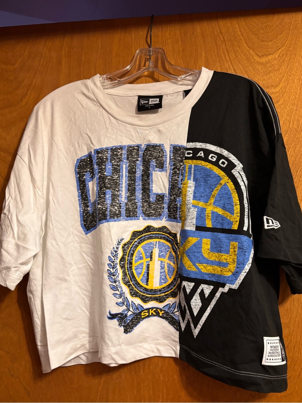 New Era Chicago Sky Split-Panel Short Sleeve Crop T-Shirt - White & Black